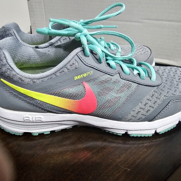 NIKE WOMENS AIR RELENTLESS 4 GRAY RUNNING SHOES SIZE 7.5 in Like New - Picture 5 of 5